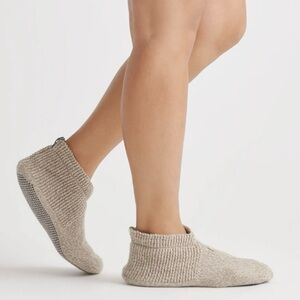 Quince gripper slippers fleece lined comfy cozy Women’s Sz M Sz 8.5-10.5 NWT